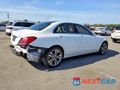 Trzecie zdjęcie samochodu z tyłu: 2019 MERCEDES-BENZ C300 VIN:55SWF8EB1KU300859 - miniatura