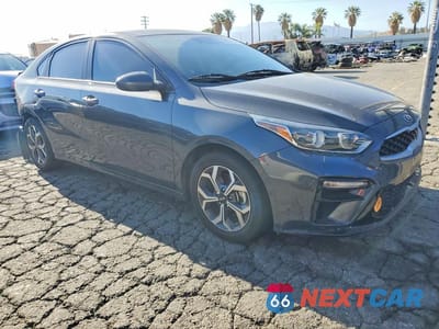 Czwarte zdjęcie samochodu z boku: 2021 KIA FORTE LXS VIN:3KPF24AD8ME303862 - miniatura