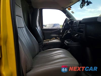 Zdjęcie 11 z 13 samochodu: 2020 CHEVROLET EXPRESS 2500 CARGO DELIVERY VAN VIN:1GCWGAFP4L1226444 - miniatura
