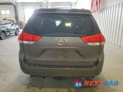 Zdjęcie 6 z 13 samochodu: 2011 TOYOTA SIENNA XLE 8-PASSENGER VIN:5TDYK3DC3BS040656 - miniatura