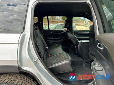 Piąte zdjęcie samochodu w środku: 2025 JEEP GRAND CHEROKEE LAREDO VIN:1C4RJHAGXS8656063 - miniatura