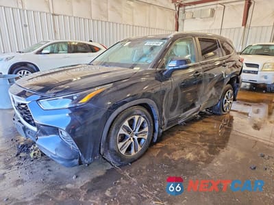 2023 TOYOTA HIGHLANDER XLE 5TDKDRBH6PS527228 - główne zdjęcie licytacji z USA - miniatura