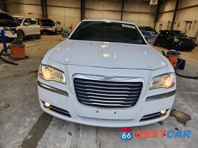 Piąte zdjęcie samochodu w środku: 2011 CHRYSLER 300C VIN:2C3CA6CT1BH523887 - miniatura