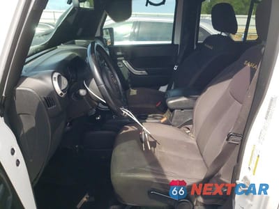 Zdjęcie 7 z 13 samochodu: 2013 JEEP WRANGLER UNLIMITED SAHARA VIN:1C4BJWEG5DL629403 - miniatura