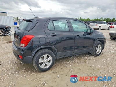 Trzecie zdjęcie samochodu z tyłu: 2020 CHEVROLET TRAX LS VIN:KL7CJNSB9LB053694 - miniatura
