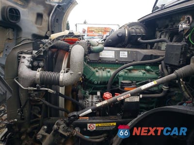 Zdjęcie 7 z 10 samochodu: 2019 VOLVO VNL SEMI TRUCK VIN:4V4NC9EH8KN193833 - miniatura