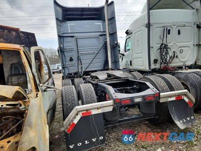 Trzecie zdjęcie samochodu z tyłu: 2026 VOLVO VNR VIN:4V4WC9EH6TN706731 - miniatura
