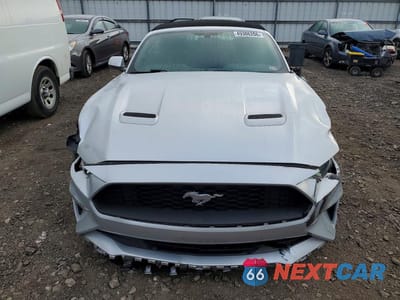 Piąte zdjęcie samochodu w środku: 2019 FORD MUSTANG VIN:1FATP8UH9K5158470 - miniatura