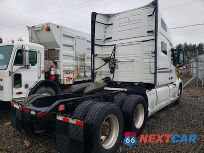 Czwarte zdjęcie samochodu z boku: 2019 VOLVO VNL SEMI TRUCK VIN:4V4NC9EH8KN193833 - miniatura