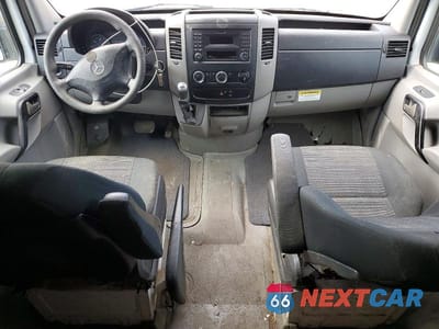 Zdjęcie 8 z 13 samochodu: 2017 MERCEDES BENZ SPRINTER 2500 DELIVERY VAN VIN:WD3PE7CD7HP511399 - miniatura