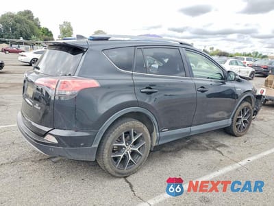 Trzecie zdjęcie samochodu z tyłu: 2018 TOYOTA RAV4 HV SE VIN:JTMJJREV9JD199442 - miniatura