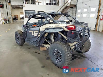 Trzecie zdjęcie samochodu z tyłu: 2021 CAN-AM MAVERICK X3 UTILITY VEHICLE VIN:3JBVDAV44MK000239 - miniatura