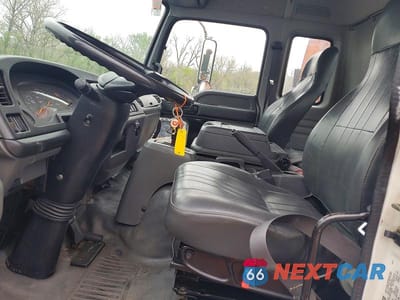 Zdjęcie 7 z 13 samochodu: 2006 ISUZU T7F BOX TRUCK VIN:4GTL7F1376F700090 - miniatura