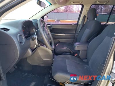 Zdjęcie 7 z 11 samochodu: 2012 JEEP COMPASS SPORT VIN:1C4NJDBB2CD523817 - miniatura