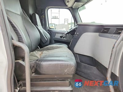 Piąte zdjęcie samochodu w środku: 2019 FREIGHTLINER CASCADIA 126 SEMI TRUCK VIN:3AKJHHDR6KSKD5436 - miniatura