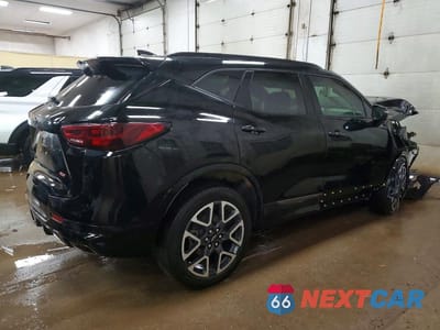 Trzecie zdjęcie samochodu z tyłu: 2024 CHEVROLET BLAZER RS VIN:3GNKBKRS5RS137323 - miniatura