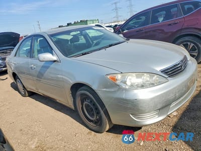 Czwarte zdjęcie samochodu z boku: 2005 TOYOTA CAMRY LE VIN:4T1BE32K65U098084 - miniatura