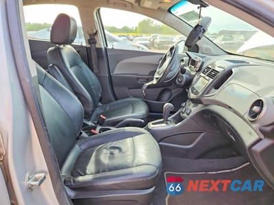 Zdjęcie 7 z 12 samochodu: 2015 CHEVROLET SONIC LTZ VIN:1G1JE5SB0F4111014 - miniatura