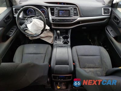Zdjęcie 8 z 13 samochodu: 2019 TOYOTA HIGHLANDER LE VIN:5TDBZRFH8KS953264 - miniatura
