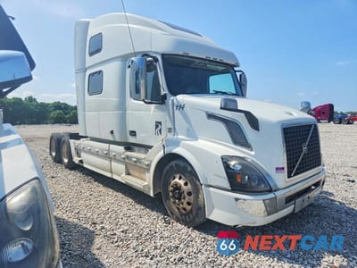 2018 VOLVO VNL SEMI TRUCK 4V4NC9EH4JN984195 - główne zdjęcie licytacji z USA - miniatura