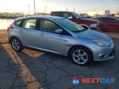 Czwarte zdjęcie samochodu z boku: 2014 FORD FOCUS VIN:1FADP3K23EL371971 - miniatura