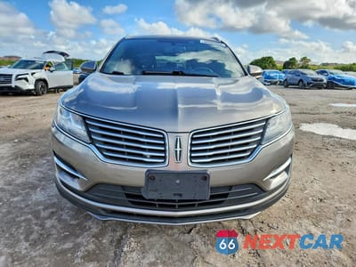 Piąte zdjęcie samochodu w środku: 2017 LINCOLN MKC PREMIERE VIN:5LMCJ1D93HUL68372 - miniatura