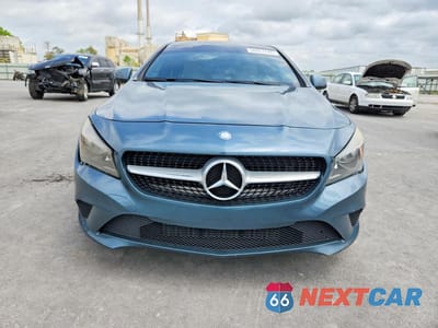 Piąte zdjęcie samochodu w środku: 2014 MERCEDES-BENZ CLA 250 VIN:WDDSJ4EB1EN105413 - miniatura