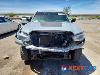 Piąte zdjęcie samochodu w środku: 2018 TOYOTA TACOMA TRD OFF-ROAD VIN:3TMCZ5AN2JM184642 - miniatura