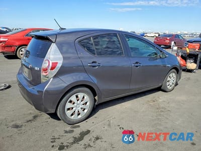 Trzecie zdjęcie samochodu z tyłu: 2013 TOYOTA PRIUS C THREE VIN:JTDKDTB30D1034428 - miniatura