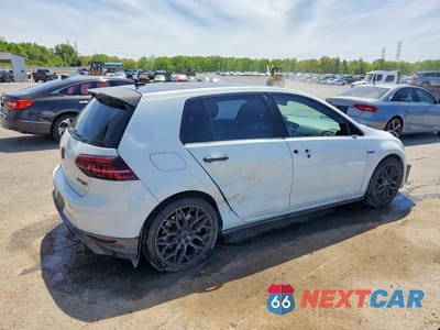 Trzecie zdjęcie samochodu z tyłu: 2017 VOLKSWAGEN GTI S VIN:3VW447AU7HM003452 - miniatura