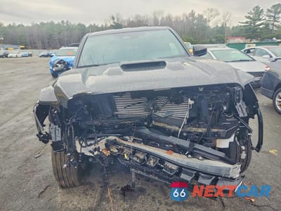Piąte zdjęcie samochodu w środku: 2025 TOYOTA TACOMA VIN:3TMLB5JN5SM202816 - miniatura