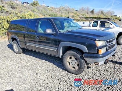 Czwarte zdjęcie samochodu z boku: 2006 CHEVROLET SILVERADO K1500 VIN:1GCEK19B76Z189678 - miniatura