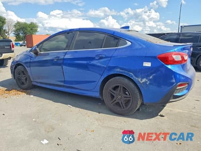 Drugie zdjęcie samochodu z przodu: 2017 CHEVROLET CRUZE LT VIN:1G1BE5SM1H7108906 - miniatura