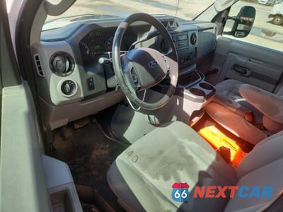 Zdjęcie 8 z 13 samochodu: 2017 FORD E350 BOX TRUCK VIN:1FDWE3F64HDC68140 - miniatura