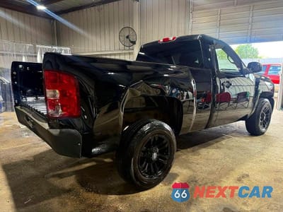 Czwarte zdjęcie samochodu z boku: 2008 CHEVROLET SILVERADO C1500 VIN:1GCEC14C28Z204734 - miniatura