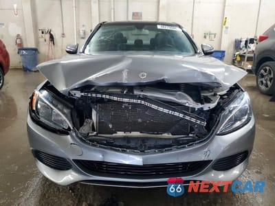 Piąte zdjęcie samochodu w środku: 2015 MERCEDES-BENZ C 300 4MATIC VIN:55SWF4KB0FU025827 - miniatura