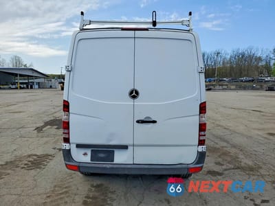 Zdjęcie 6 z 13 samochodu: 2017 MERCEDES BENZ SPRINTER 2500 DELIVERY VAN VIN:WD3PE7CD7HP511399 - miniatura