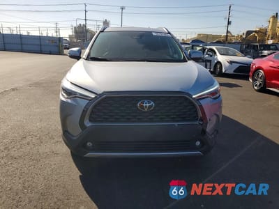Piąte zdjęcie samochodu w środku: 2023 TOYOTA COROLLA CROSS XLE VIN:7MUDAABG0PV043989 - miniatura