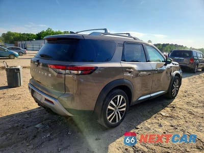 Trzecie zdjęcie samochodu z tyłu: 2024 NISSAN PATHFINDER PLATINUM VIN:5N1DR3DH4RC246789 - miniatura