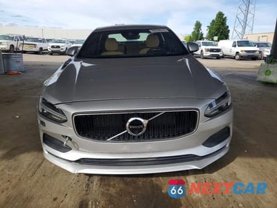 Piąte zdjęcie samochodu w środku: 2018 VOLVO S90 T5 MOMENTUM VIN:LVY102AK4JP056251 - miniatura