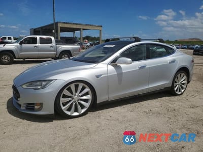2013 TESLA MODEL S 5YJSA1CN4DFP04115 - główne zdjęcie licytacji z USA - miniatura