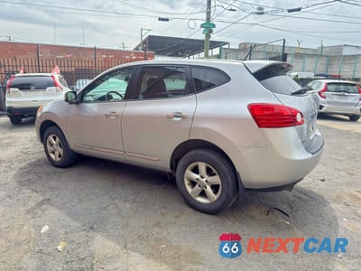 Trzecie zdjęcie samochodu z tyłu: 2013 NISSAN ROGUE S VIN:JN8AS5MV7DW127837 - miniatura