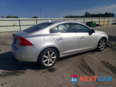 Trzecie zdjęcie samochodu z tyłu: 2016 VOLVO S60 PREMIER VIN:YV126MFK8G2413090 - miniatura