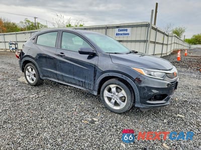 Czwarte zdjęcie samochodu z boku: 2020 HONDA HR-V LX VIN:3CZRU6H3XLM708541 - miniatura