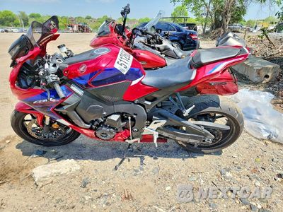 Trzecie zdjęcie samochodu z tyłu: 2024 HONDA CBR1000 RA VIN:JH2SC7756RK700138 - miniatura