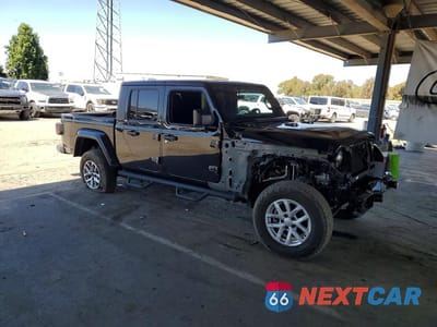 Czwarte zdjęcie samochodu z boku: 2023 JEEP GLADIATOR SPORT VIN:1C6HJTAG6PL529482 - miniatura
