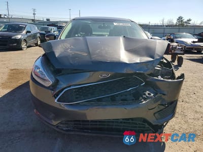 Piąte zdjęcie samochodu w środku: 2018 FORD FOCUS SE VIN:1FADP3F21JL318576 - miniatura