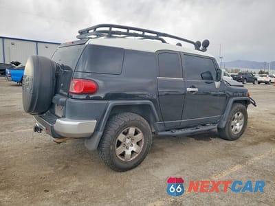 Trzecie zdjęcie samochodu z tyłu: 2007 TOYOTA FJ CRUISER BASE VIN:JTEBU11F570014519 - miniatura
