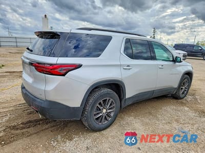 Trzecie zdjęcie samochodu z tyłu: 2022 CHEVROLET TRAVERSE LT VIN:1GNEVGKW1NJ118665 - miniatura