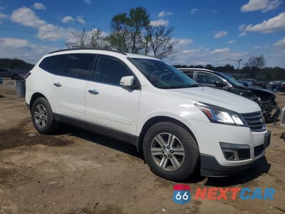 Czwarte zdjęcie samochodu z boku: 2017 CHEVROLET TRAVERSE LT VIN:1GNKVGKD1HJ198569 - miniatura